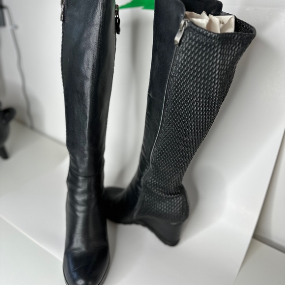 ARTICA Waterproof ALPBACH boots by BROWNS Calf fits tight. still sells for 359$ - Picture 7 of 7